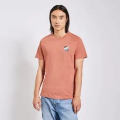 Tee Shirt Imprimé Poitrine